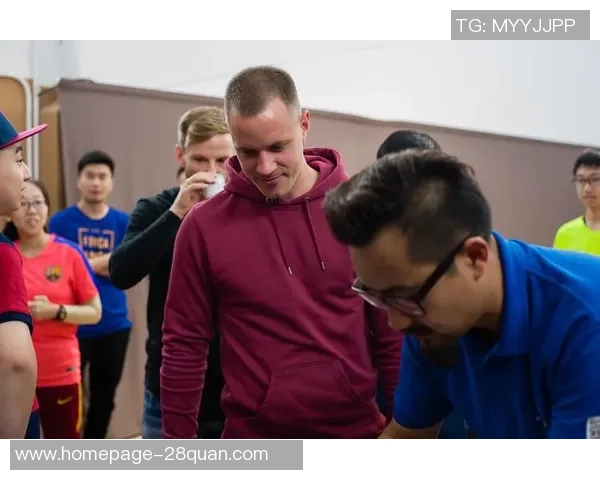 巴塞罗那与费伦茨瓦的精彩对决引发球迷热议与期待